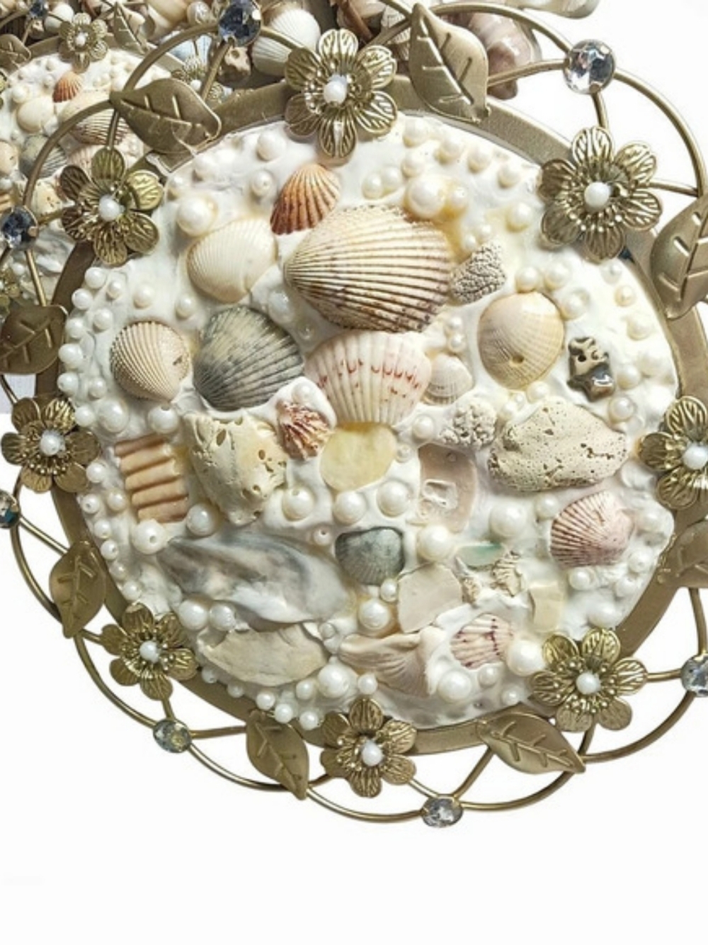 Coastal Shell Wall Decor in Cream & Gold Like New